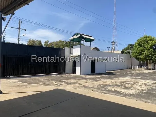 Venta de Galpón Comercial (Oficina) en zona industrial maracaibo  - 11