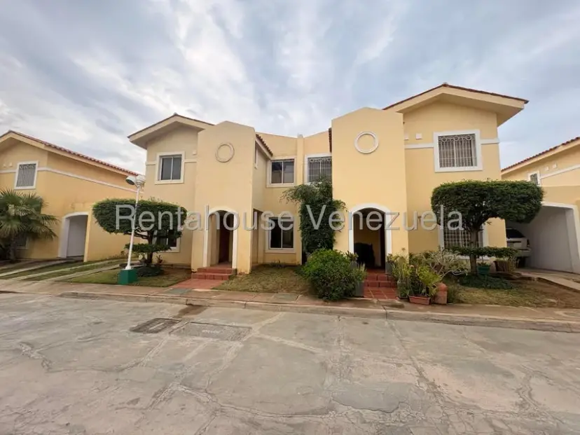 Townhouse en venta en Avenida Milagro Norte 