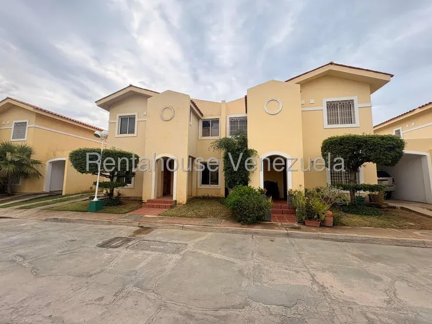 Townhouse en venta en Avenida Milagro Norte 