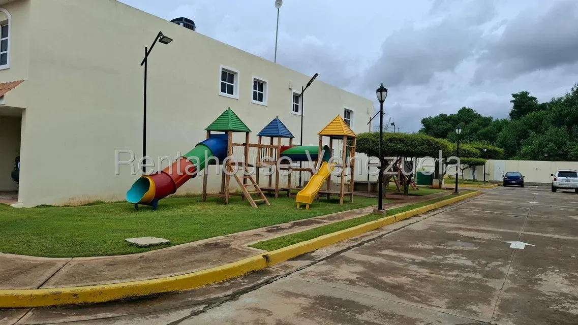 Townhouse en venta en Lago Mar Beach - 2