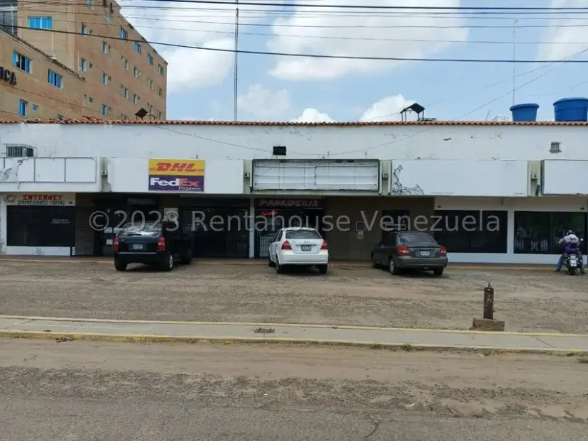 Local comercial en Circunvalacion Dos  24-11855
