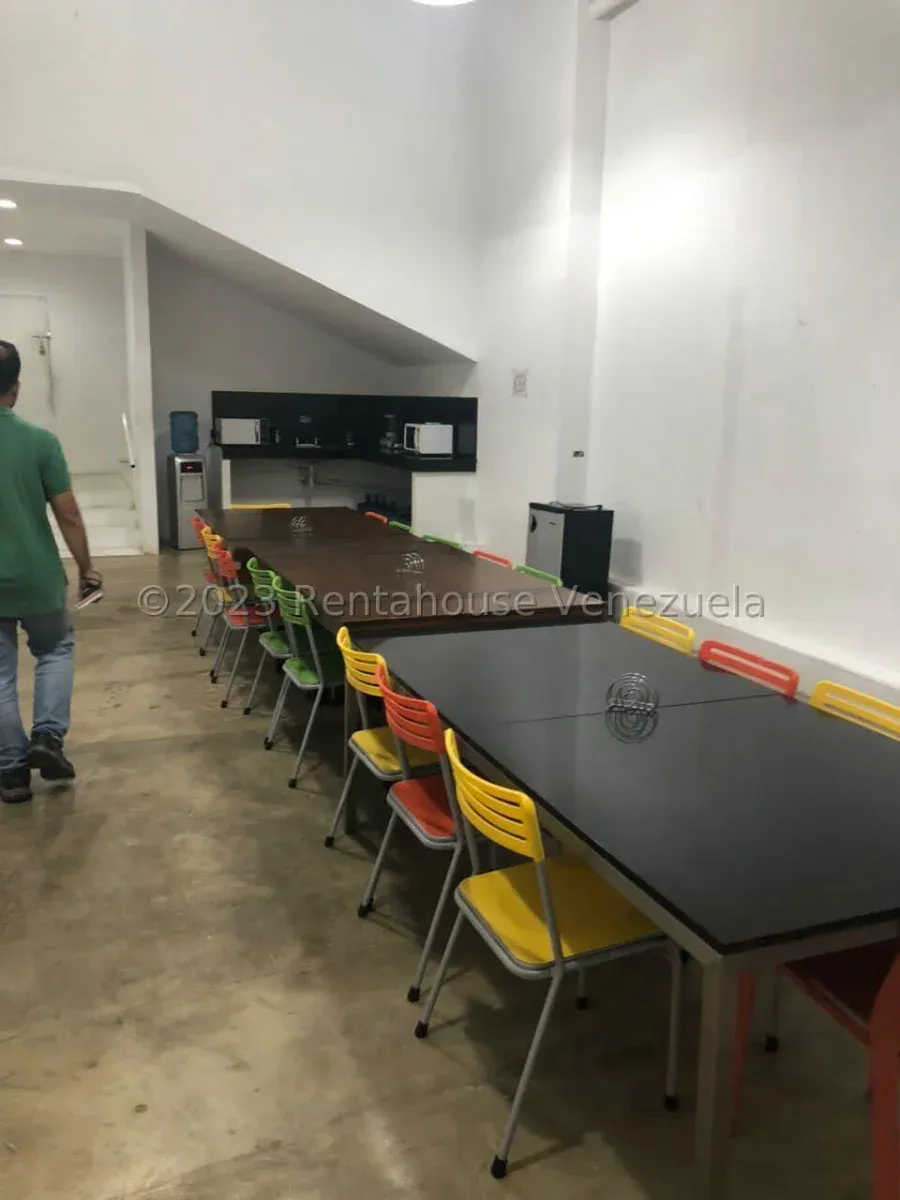 Comercial (Oficina) en Venta en Avenida El Milagro   24-11702 - 7