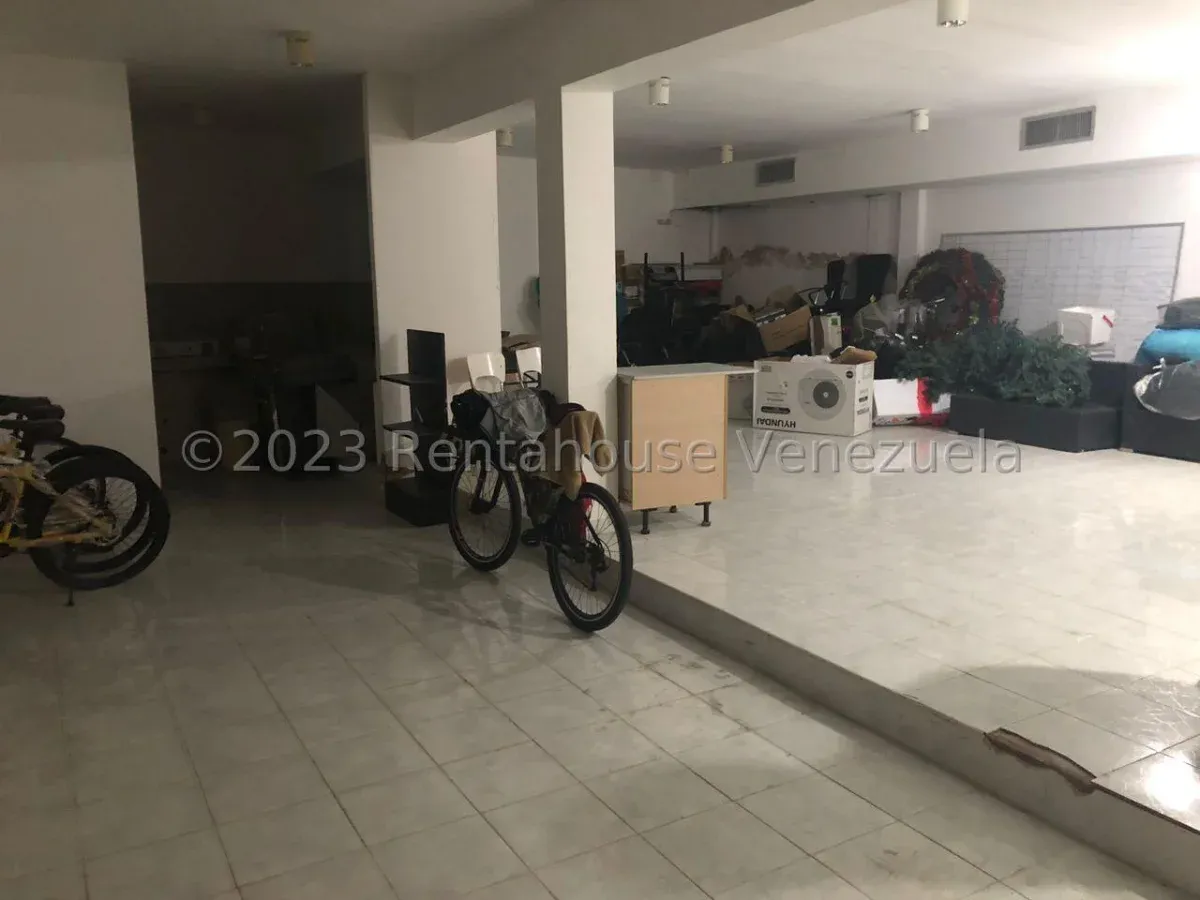 Comercial (Oficina) en Venta en Avenida El Milagro   24-11702 - 8