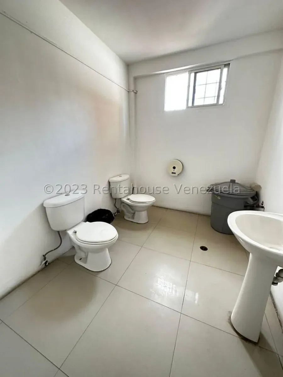 Comercial (Oficina) en Venta en Avenida El Milagro   24-11702 - 9