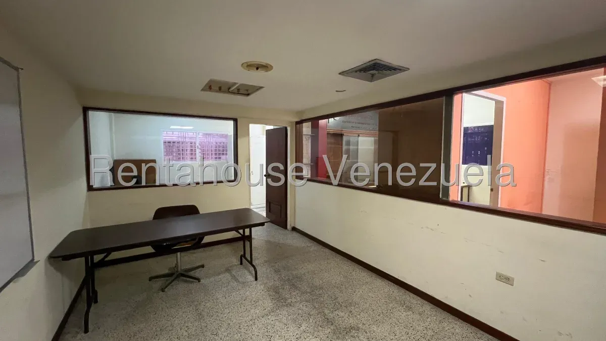 Comercial (Edificio galpon) en Venta en Las Mercedes - 10