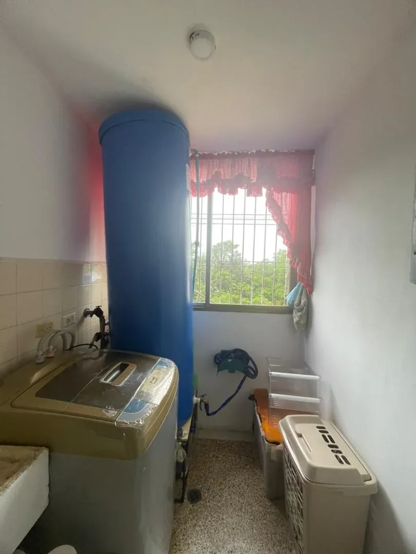 Vende Amplio Apartamento en Residencias Araguaney - 2