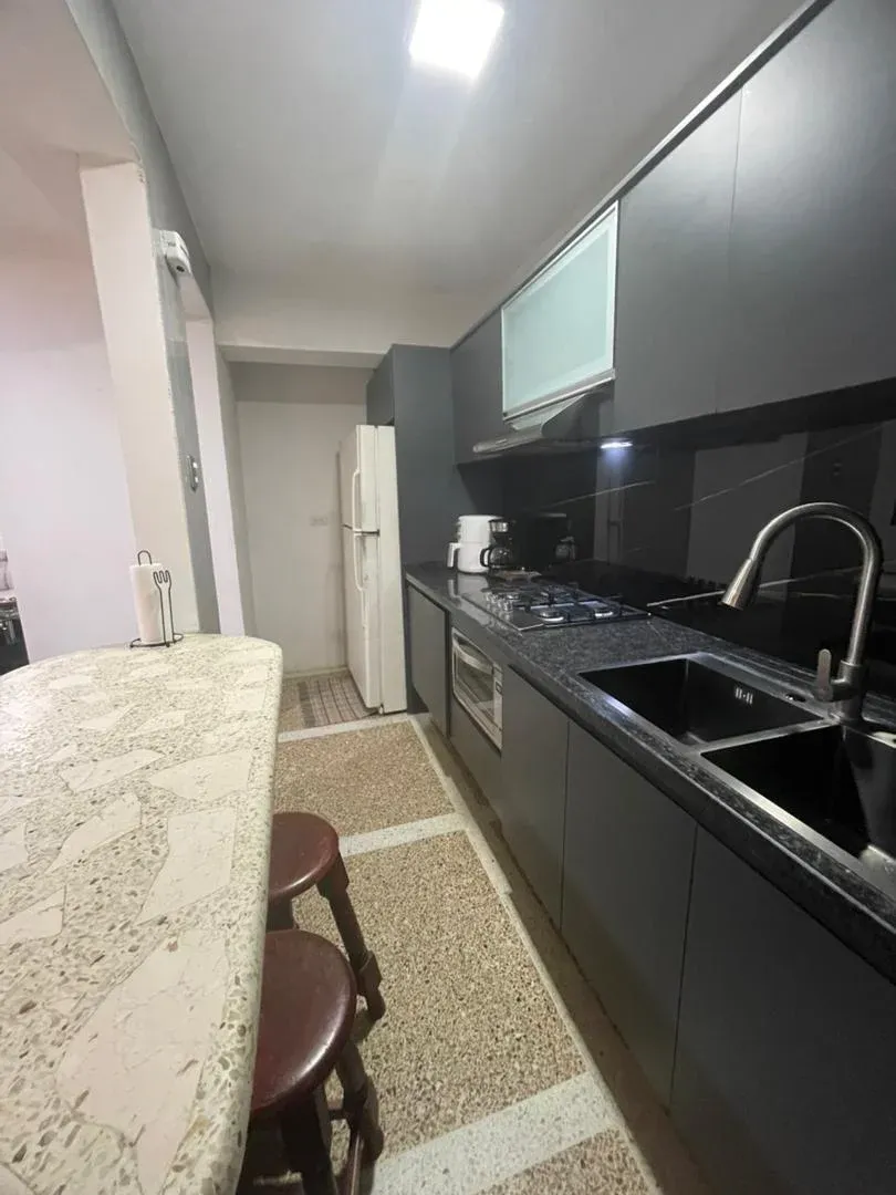 Vende Amplio Apartamento en Residencias Araguaney - 3