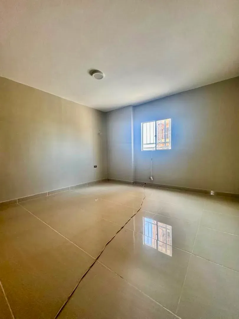 Vende Amplio Apartamento en Residencias Araguaney - 4