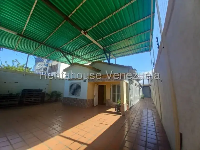 Galpón y casa  en venta en venta en amparo 26-11640