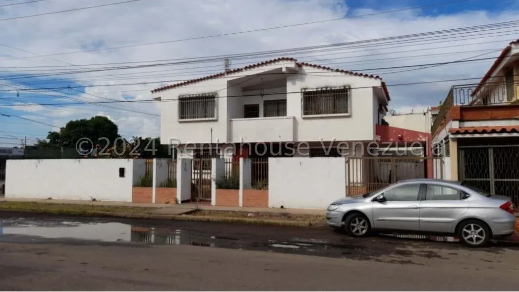 CASA EN VENTA, MARACAIBO URB. CANAIMA 25-1820