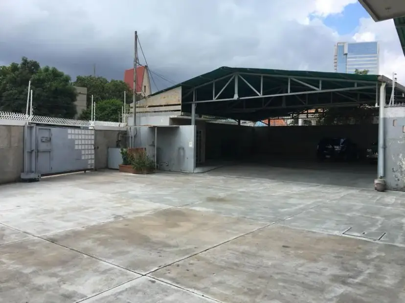 Galpon Avenida El Milagro con Dr Portillo EN VENTA  # 22-15866