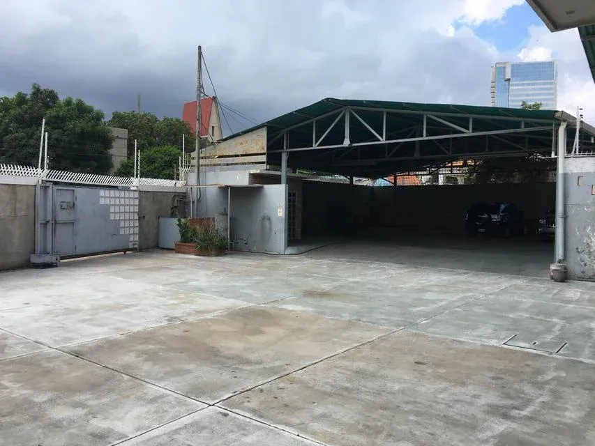 Galpon Avenida El Milagro con Dr Portillo EN VENTA  # 22-15866
