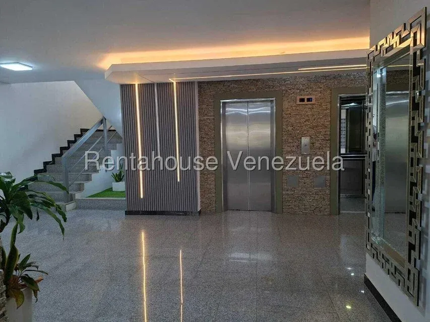 BR    #27-503 apartamento en venta en Avenida Milagro Norte   - 2