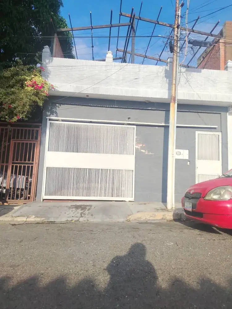 Se vende Casa en La Esmeralda San Diego 