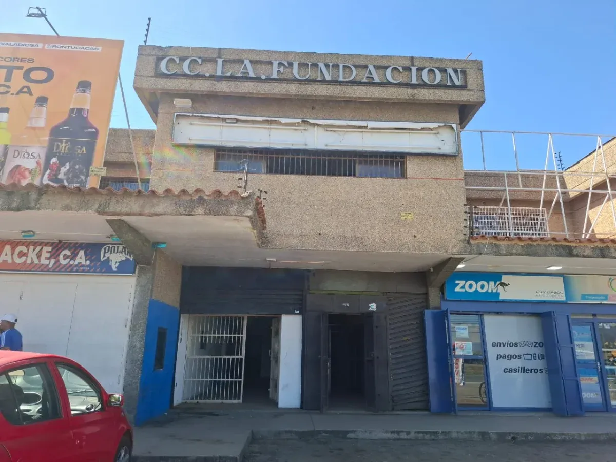 Se Vende Local Comercial en flor amarillo