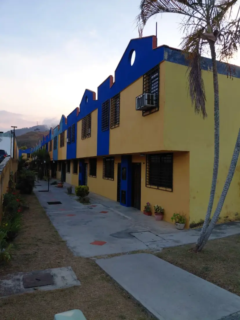 Se Vende Town House en Nagunagua 