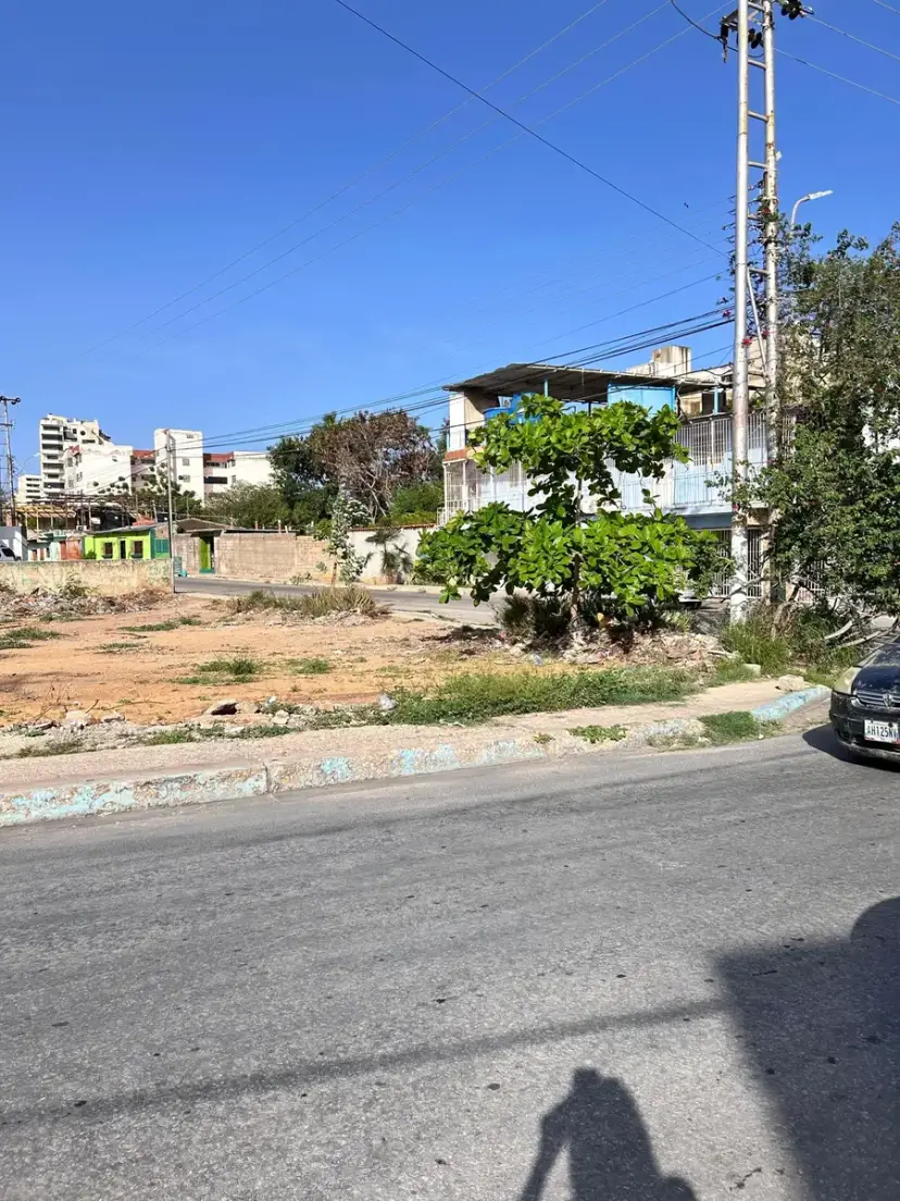 Terreno Con Excelente Ubicación,paralelo A La Av Bolívar