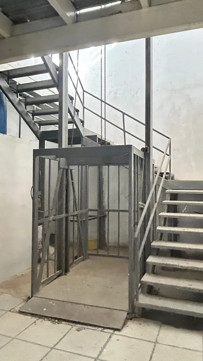 Alquiler Integral De Edificio Comercial ,con Locales Y Depósitos - 7