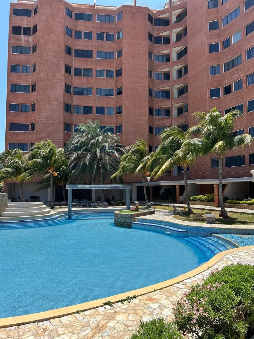 Práctico y cómodo apartamento con piscina y excelente ubicación , Porlamar ,Nueva Esparta -Venezuela