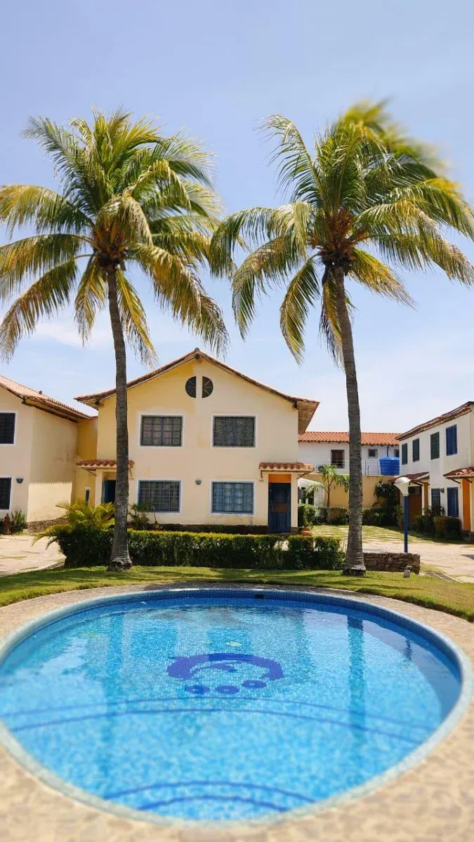 Dos propiedades integradas en una, conjunto residencial privado con piscina y planta eléctrica. - 2