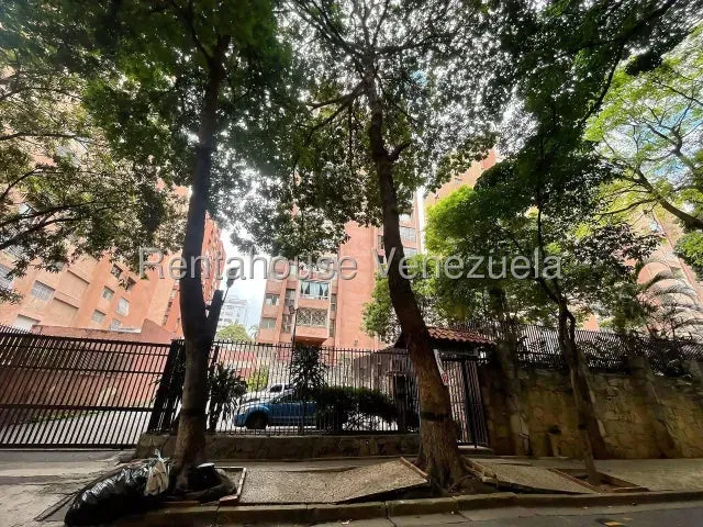 JI 27-3997. EN VENTA APARTAMENTO DE 136M2 UBICADO EN LA URBINA
