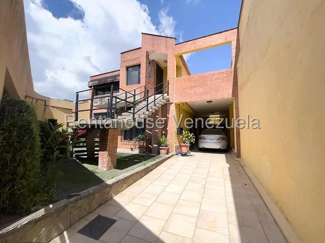 JI 27-4682. EN VENTA CASA DE 396m2  UBICADA EN LA ZONA DE MACARACUAY - 2