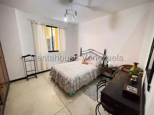 JI 27-4682. EN VENTA CASA DE 396m2  UBICADA EN LA ZONA DE MACARACUAY - 8
