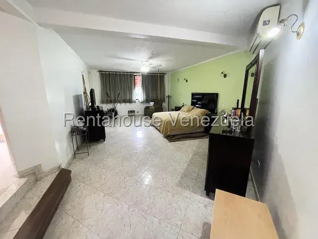 JI 27-4682. EN VENTA CASA DE 396m2  UBICADA EN LA ZONA DE MACARACUAY - 18