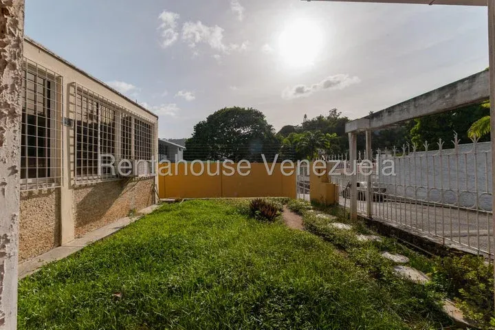 JI 27-4468. EN VENTA CASA DE 407 M2 UBICADA EN PRADOS DEL ESTE - 14
