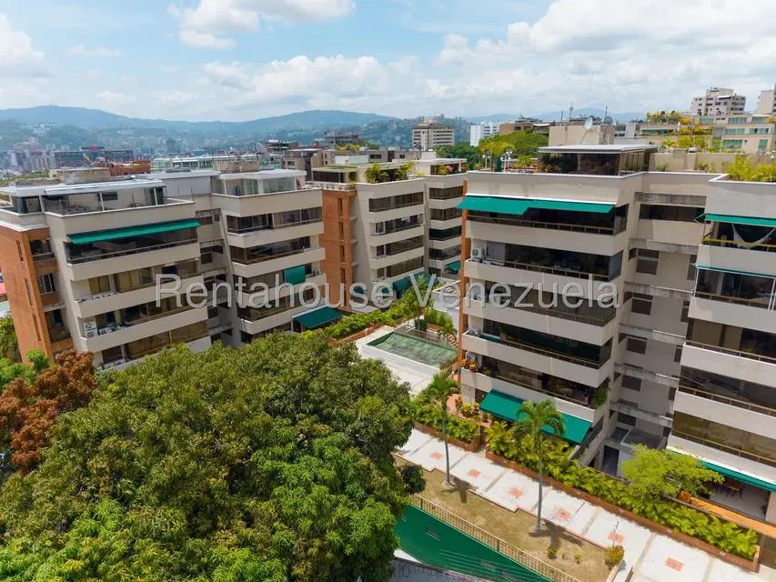JI 27-5407. EN VENTA APARTAMENTO DE 124M2 UBICADO EN LA CASTELLANA.