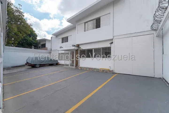 JI 26-19566. ALQUILER DE CASA COMERCIAL DE 1.000m2 UBICADA EN CHUAO. - 4