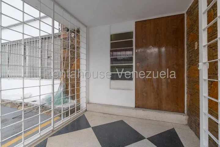 JI 26-19566. ALQUILER DE CASA COMERCIAL DE 1.000m2 UBICADA EN CHUAO. - 6