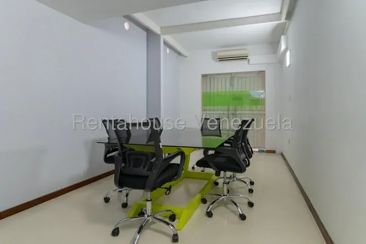 JI 26-19566. ALQUILER DE CASA COMERCIAL DE 1.000m2 UBICADA EN CHUAO. - 8