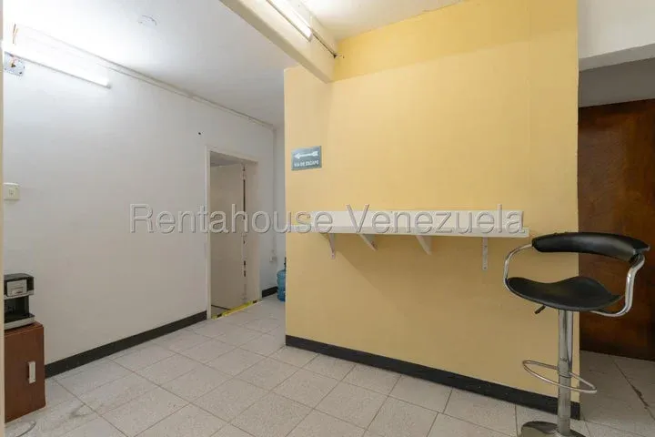 JI 26-19566. ALQUILER DE CASA COMERCIAL DE 1.000m2 UBICADA EN CHUAO. - 9