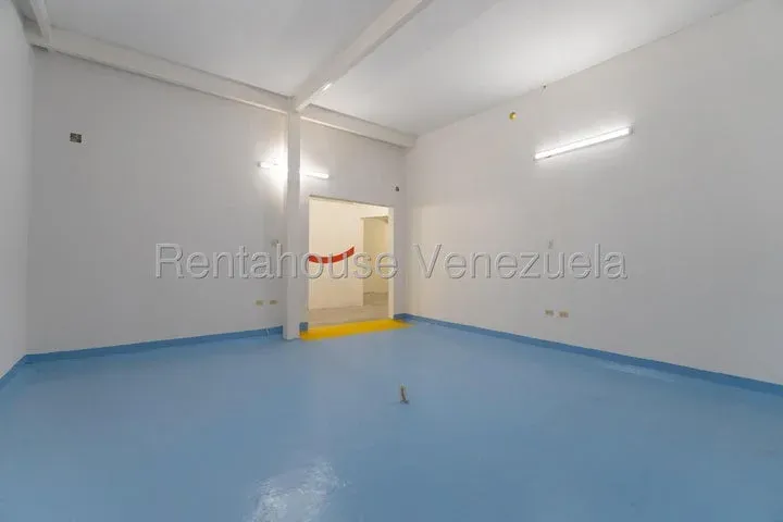 JI 26-19566. ALQUILER DE CASA COMERCIAL DE 1.000m2 UBICADA EN CHUAO. - 40