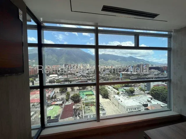 JI 27-4228. ALQUILER DE OFICINA COMERCIAL DE 199m2 UBICADO EN LAS MARCEDES. - 18