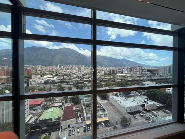 JI 27-4228. ALQUILER DE OFICINA COMERCIAL DE 199m2 UBICADO EN LAS MARCEDES. - 25
