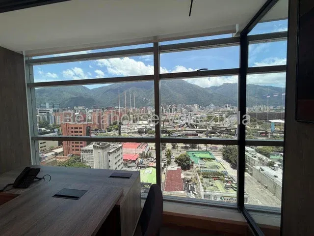 JI 27-4228. ALQUILER DE OFICINA COMERCIAL DE 199m2 UBICADO EN LAS MARCEDES. - 29