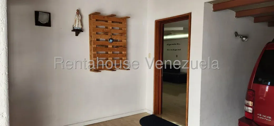 JI 27-5048. EN VENTA CASA DE 323 M2 UBICADA EN PRADOS DEL ESTE. - 5