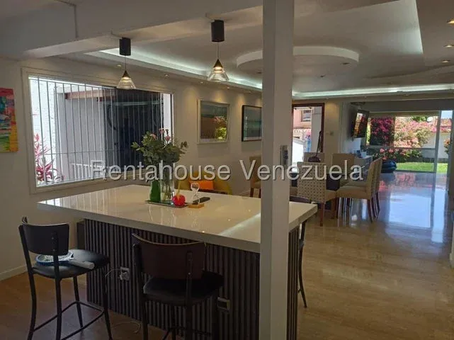 JI 27-5048. EN VENTA CASA DE 323 M2 UBICADA EN PRADOS DEL ESTE. - 12