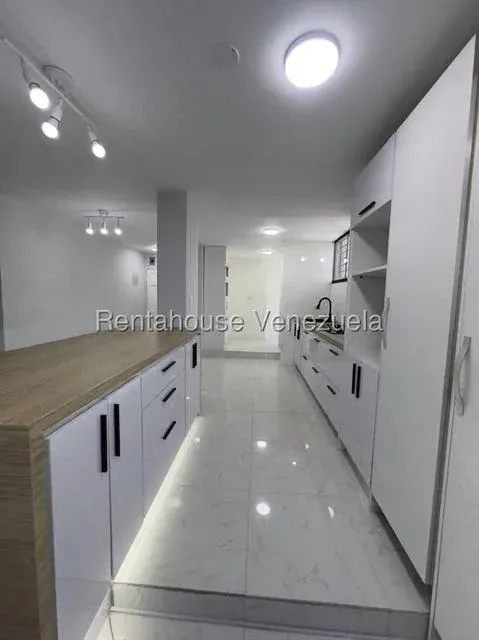 JI 27-6229. EN VENTA APARTAMENTO DE 100M2 REMODELADO, UBICADO EN LA ZONA DE CHACAO. - 8