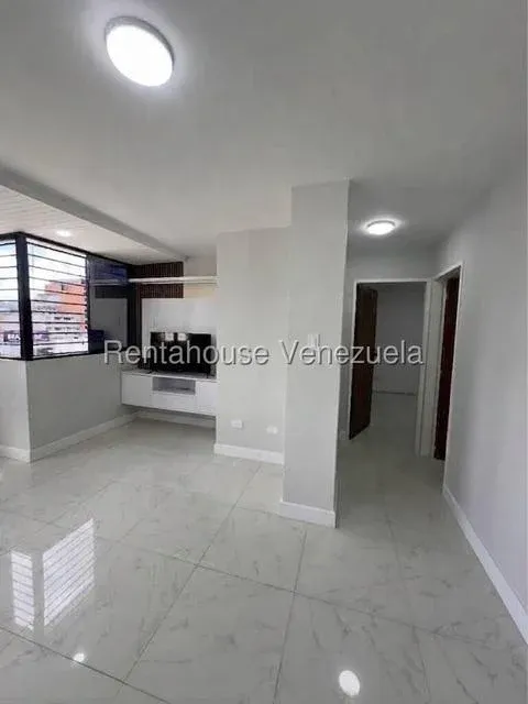 JI 27-6229. EN VENTA APARTAMENTO DE 100M2 REMODELADO, UBICADO EN LA ZONA DE CHACAO. - 10