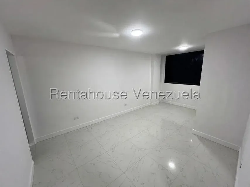 JI 27-6229. EN VENTA APARTAMENTO DE 100M2 REMODELADO, UBICADO EN LA ZONA DE CHACAO. - 14