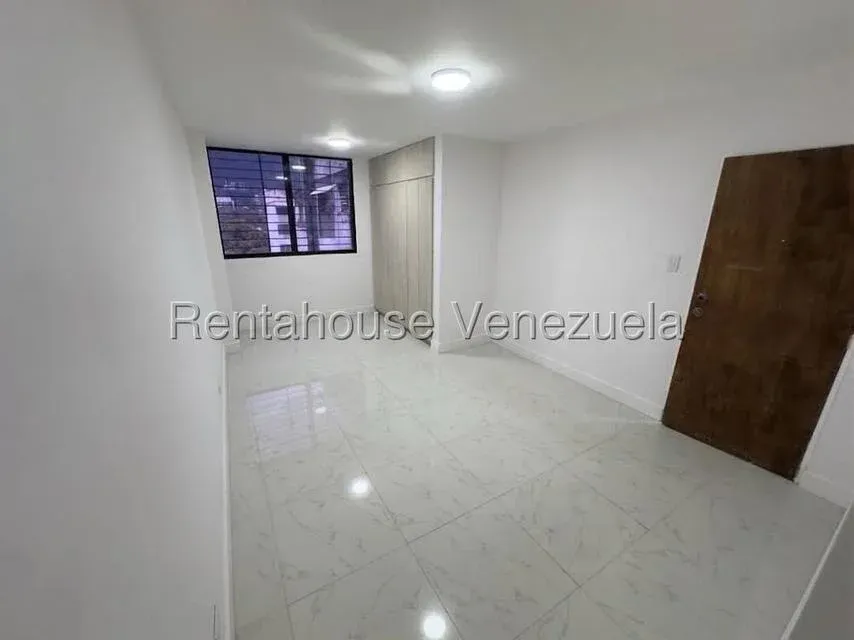 JI 27-6229. EN VENTA APARTAMENTO DE 100M2 REMODELADO, UBICADO EN LA ZONA DE CHACAO. - 15