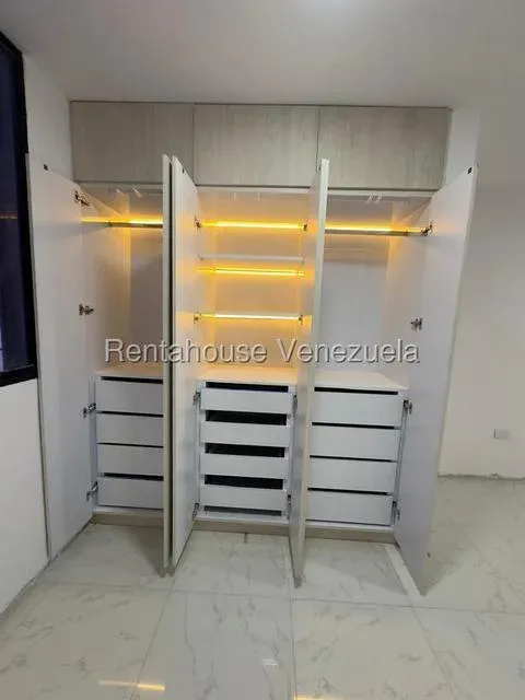 JI 27-6229. EN VENTA APARTAMENTO DE 100M2 REMODELADO, UBICADO EN LA ZONA DE CHACAO. - 16
