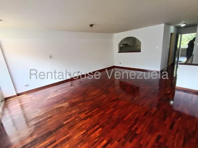 Venta de apartamento en Las Esmeraldas - 2