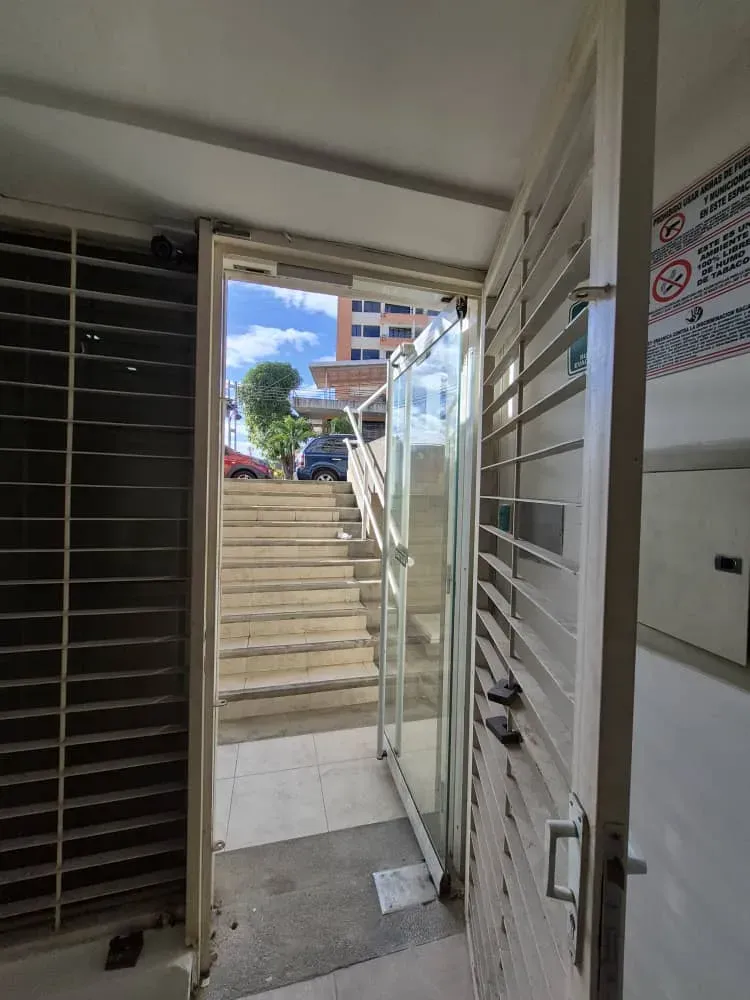 En Venta Local en Agua Blanca  **Clientes directos** - 9