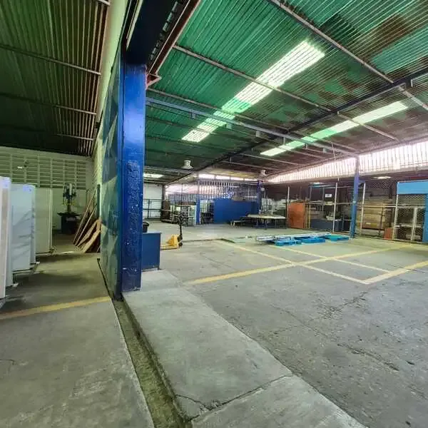 En Venta Galpon Totalmente Techado Zona Industrial La Quizanda En Valencia.   Cuenta con 1513 mts2 - 6
