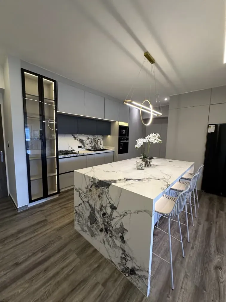 EN VENTA APARTAMENTO MODERNO EN LA TRIGALEÑA BAJA  EDIF CON PLANTA ELECTRICA 50% Y POZO DE AGUA