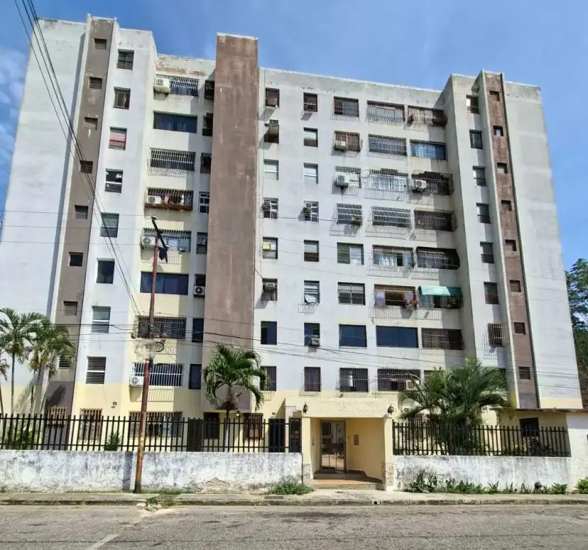 Apartamento En Naranjal Suites, Urb. Naranjal Naguanagua. Consta de 90 mts2 de construcc